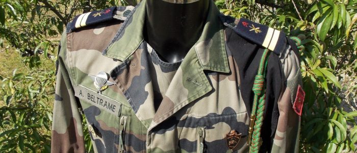 16 - LIEUTENANT (ORSA) 8ème RA Eléments d'Observation en Profondeur (EOP) Treillis de parade - Képi