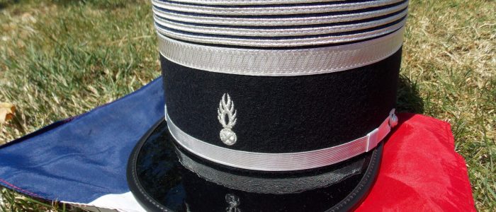 34 - Képi de Colonel de Gendarmerie Départementale posé sur son cercueil, promu COLONEL à titre posthume - 2