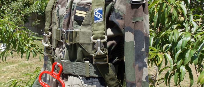 34 - LIEUTENANT EPIGN combinaison Chuteur Opérationnel ; la poignée rouge est un clin d'oeil TAP pour la photo !