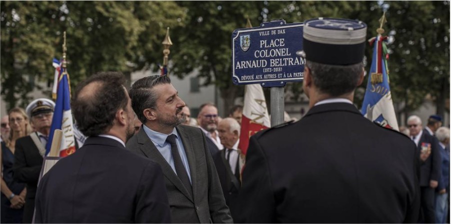 Le maire de Dax, Julien Dubois, a inauguré la place Arnaud-Beltrame, colonel de gendarmerie qui a fait don de sa vie, en 2018. © Crédit photo : Benjamin Faure